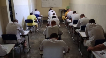 Mais de 600 detentos fazem a prova do Enem neste domingo (9)